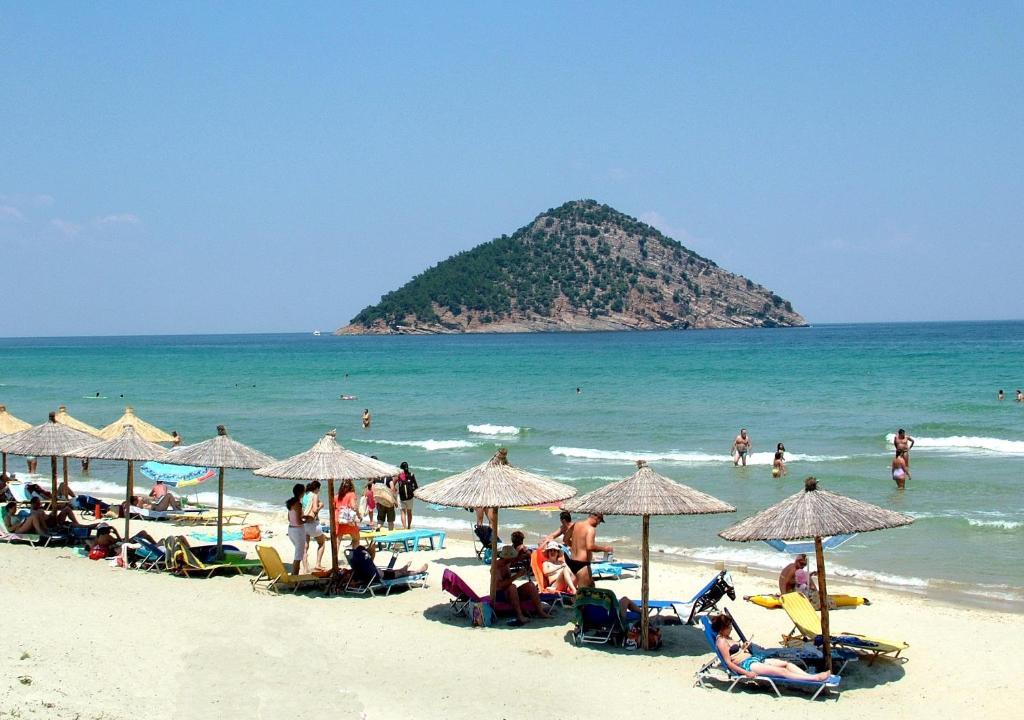 Athina Hotel Koinyra Exterior photo