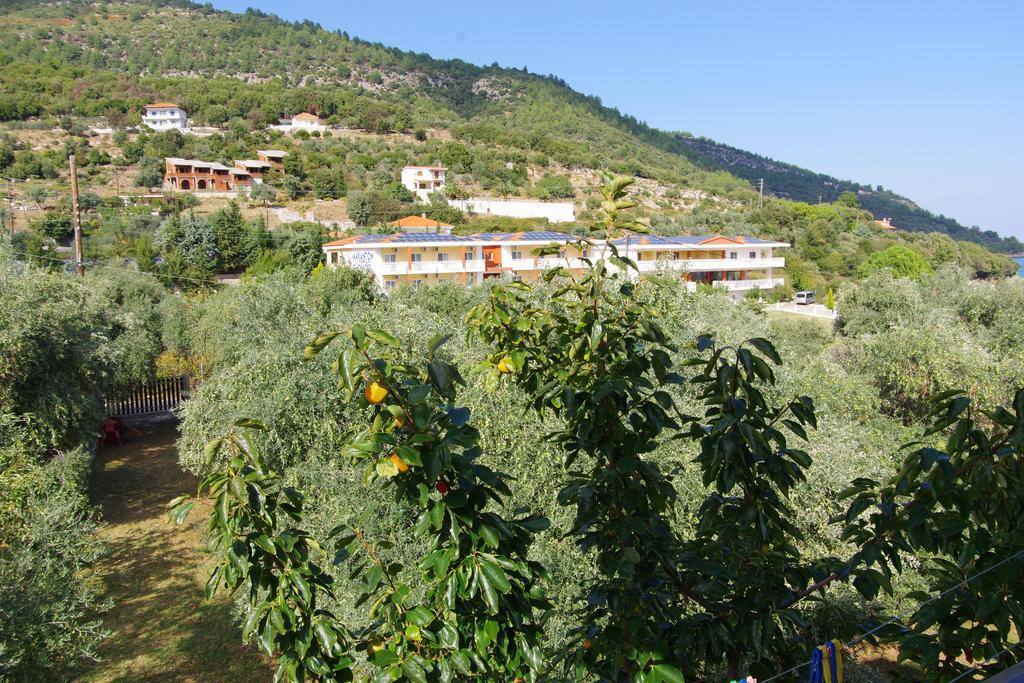 Athina Hotel Koinyra Exterior photo