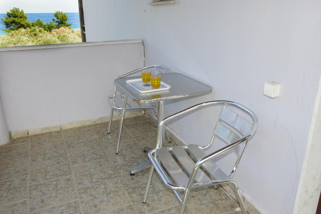 Athina Hotel Koinyra Exterior photo