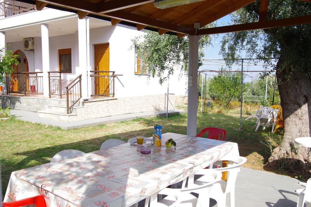 Athina Hotel Koinyra Exterior photo