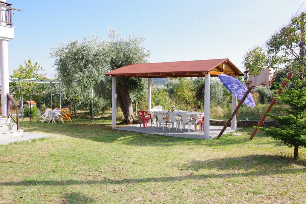 Athina Hotel Koinyra Exterior photo
