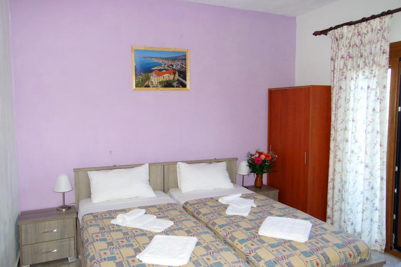 Athina Hotel Koinyra Exterior photo