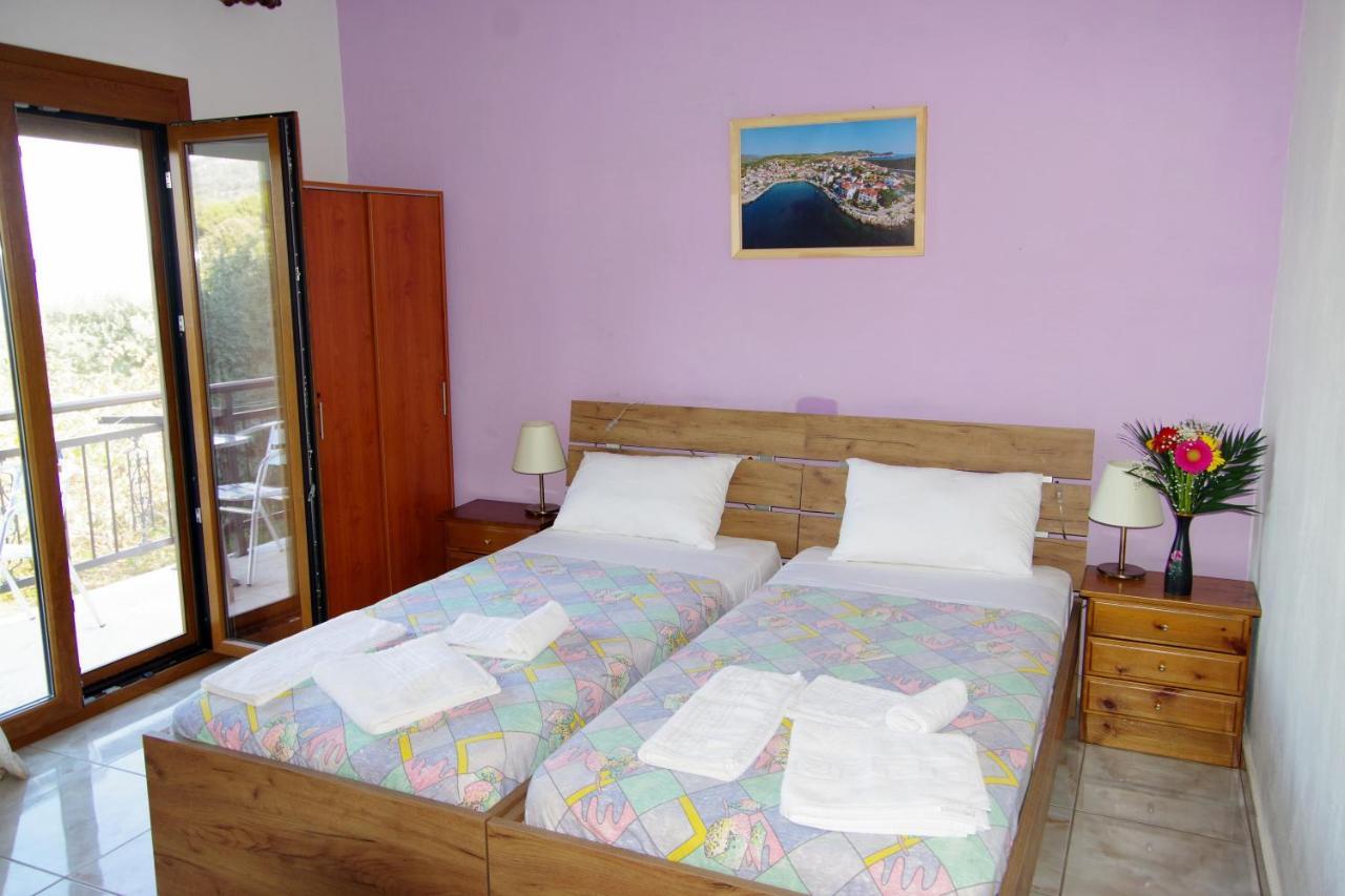 Athina Hotel Koinyra Exterior photo
