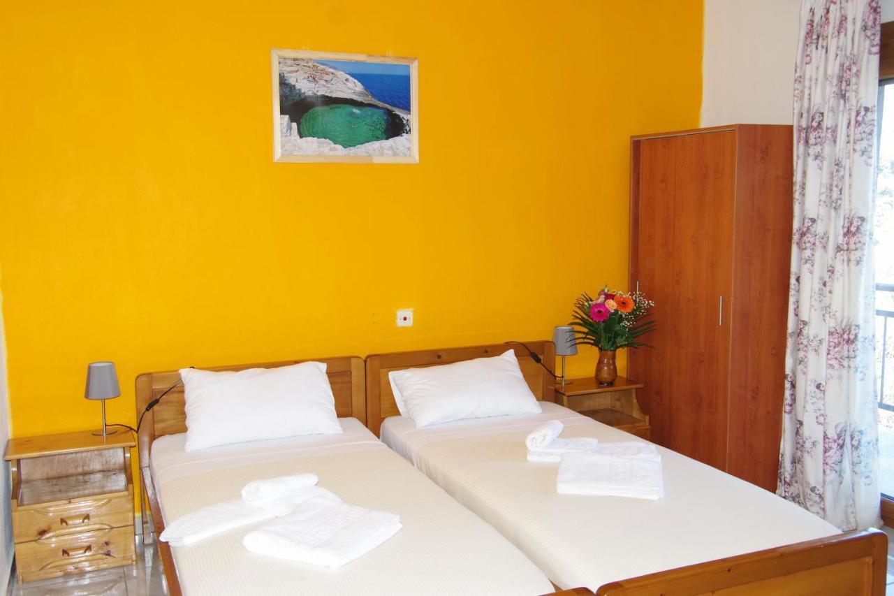 Athina Hotel Koinyra Exterior photo