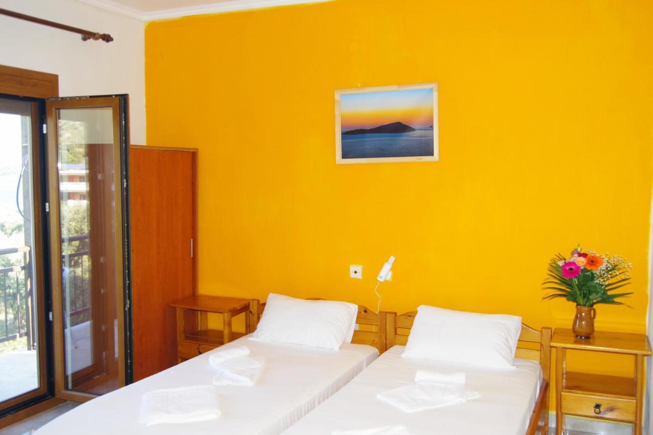 Athina Hotel Koinyra Exterior photo