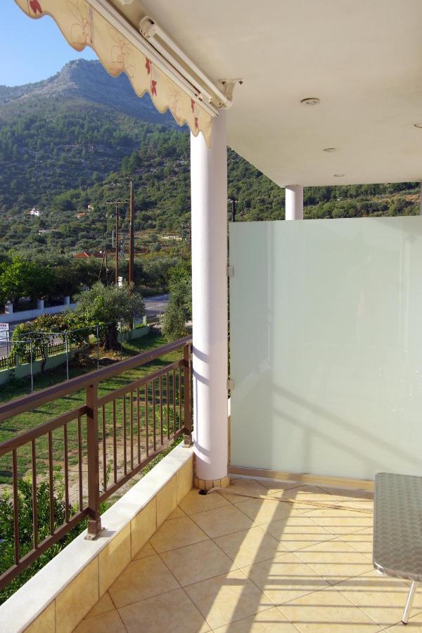 Athina Hotel Koinyra Exterior photo