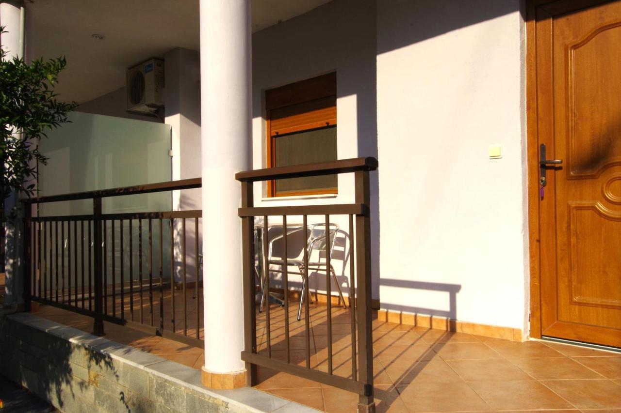 Athina Hotel Koinyra Exterior photo