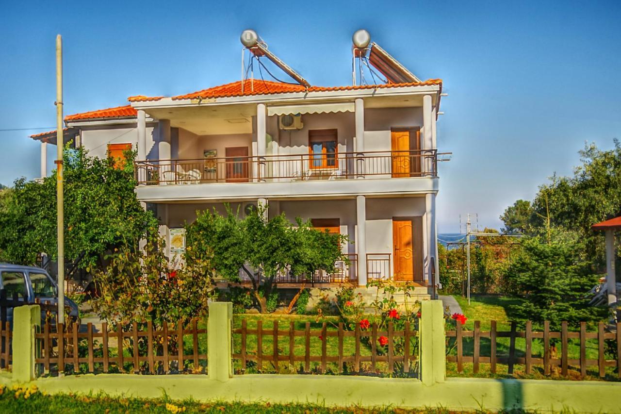 Athina Hotel Koinyra Exterior photo